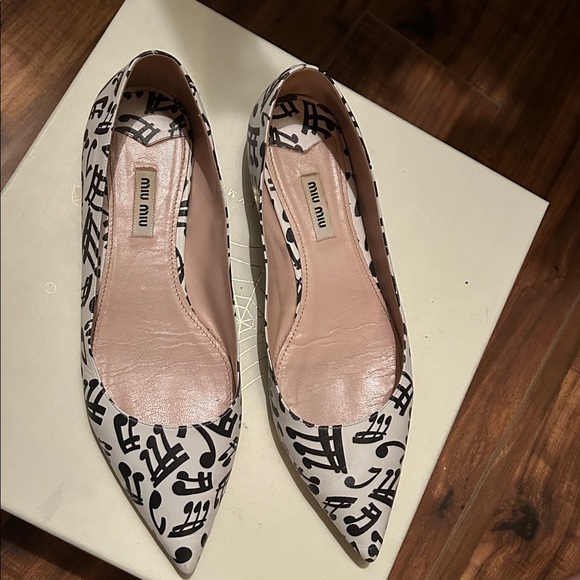 Miu Miu Graphic Black and White Flats - Picture 2 of 6